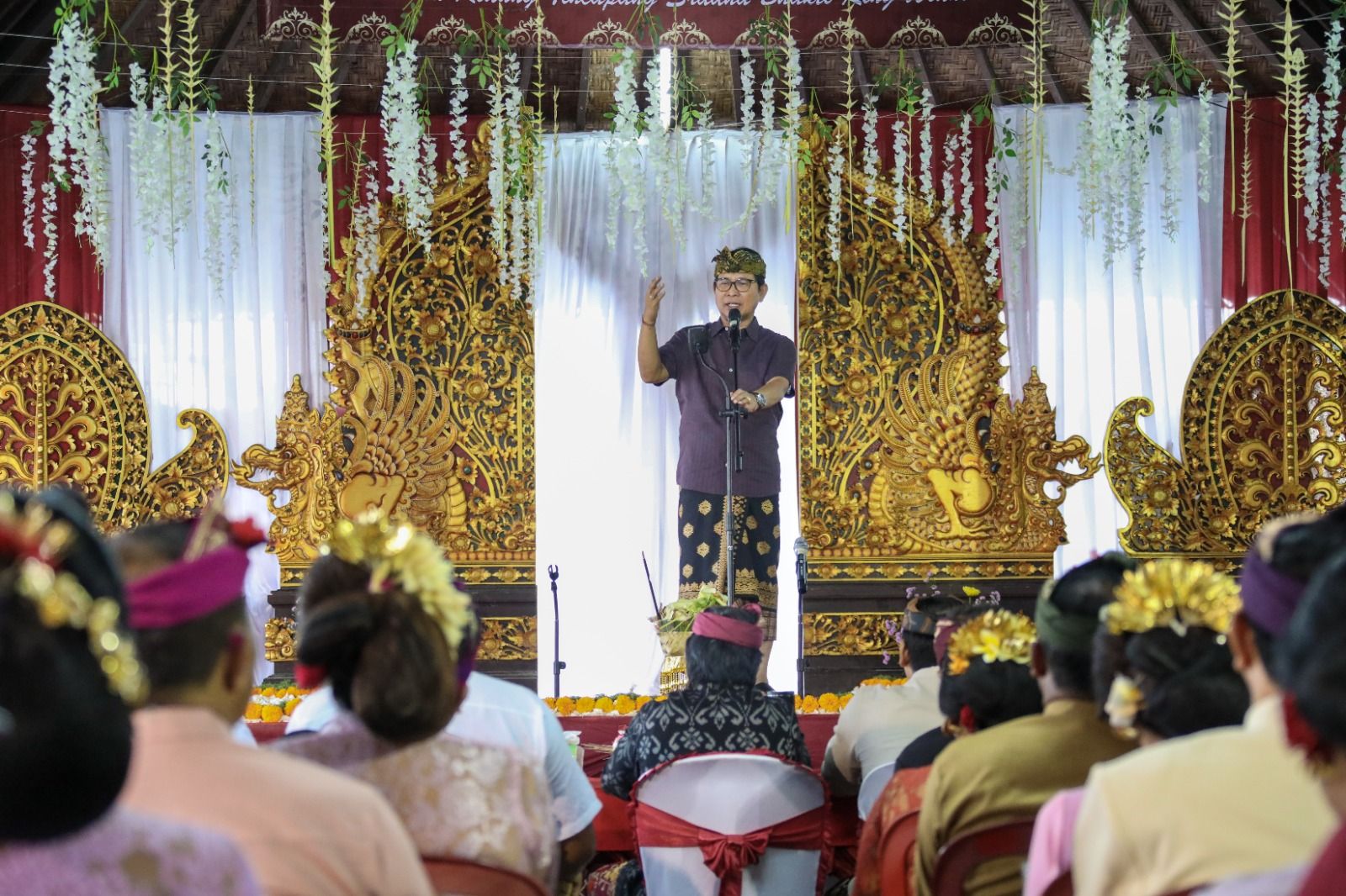 podiumnews.com-Adi Arnawa Buka Parade Kidung Desa Munggu 